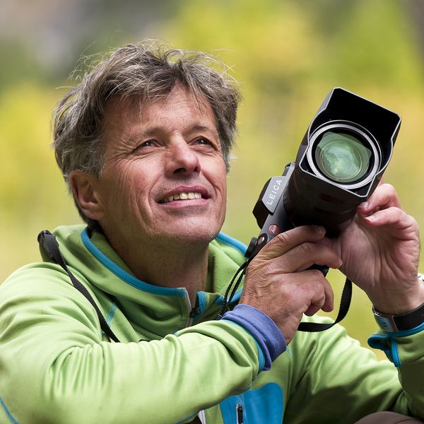 Herbert Raffalt mit seiner Leica Kamera